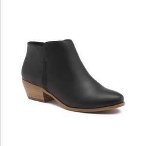 G.H. Bass Nina Ankle Boots - 8M